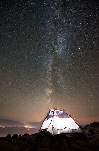 Gece Kampı: Yıldızların Altında Unutulmaz Deneyimler